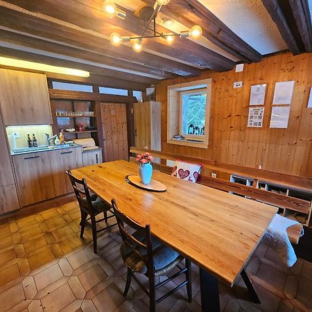 Petit Chalet Rustique Et Bucolique Bovernier Экстерьер фото