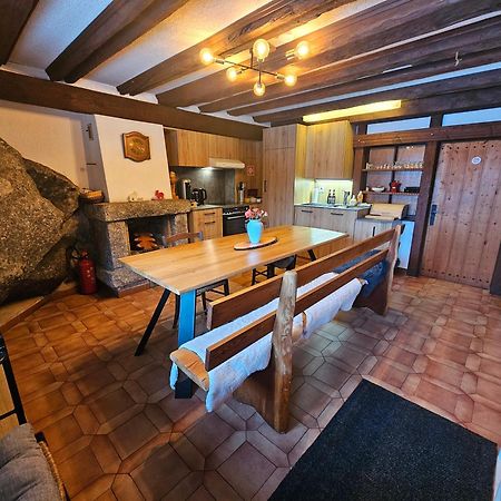 Petit Chalet Rustique Et Bucolique Bovernier Экстерьер фото