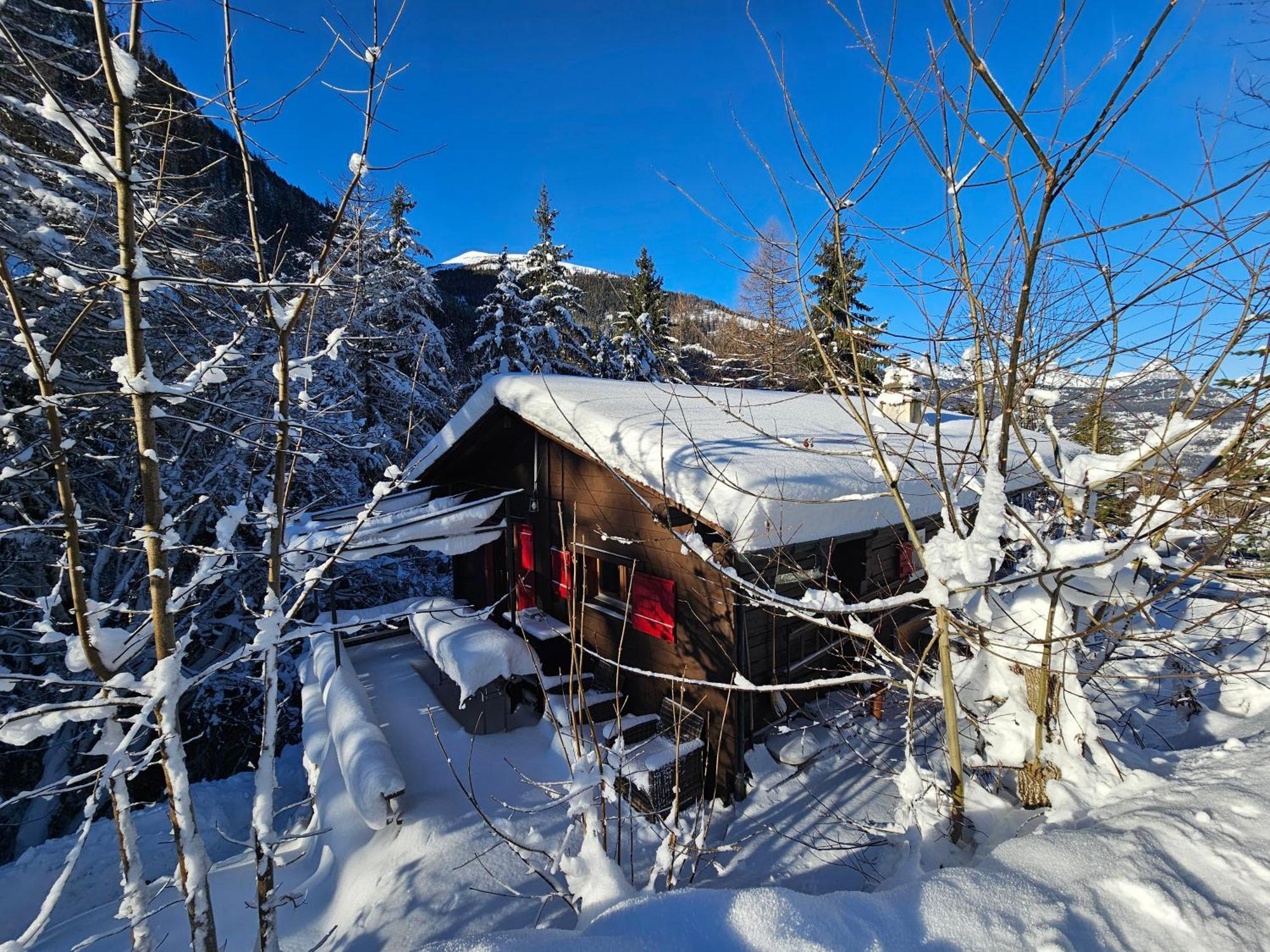 Petit Chalet Rustique Et Bucolique Bovernier Экстерьер фото